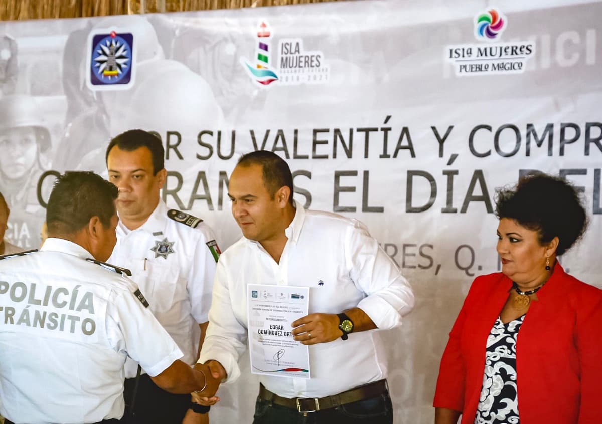 Juan Carrillo paga a burócratas a través de pagadora, denuncian