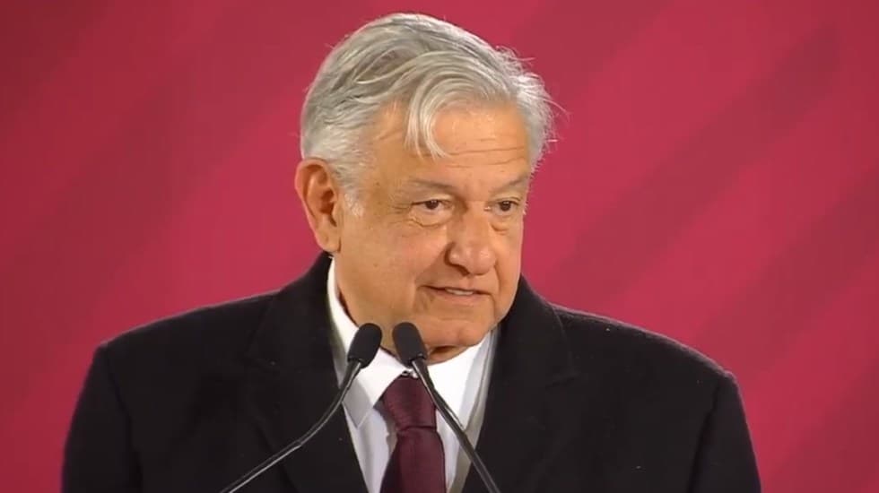 AMLO pide no entrar en pánico; dice que sí hay gasolina, el problema es la distribución