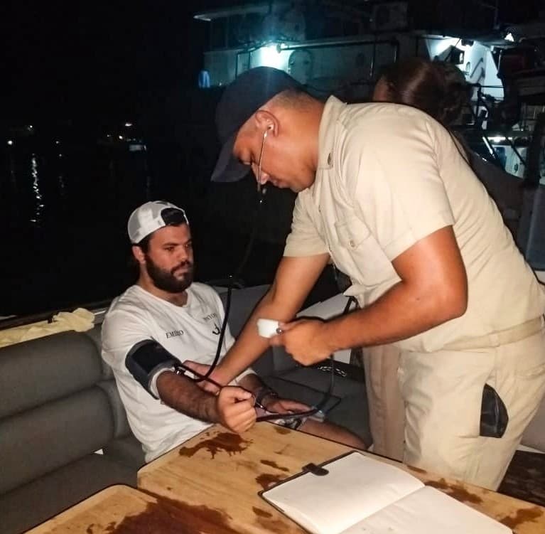 Rescata Marina a nueve tripulantes a la deriva en Isla Contoy