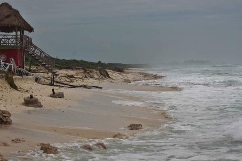 ¡Otro estrago de "Cristóbal"! Se erosiona playa San Martín en Cozumel