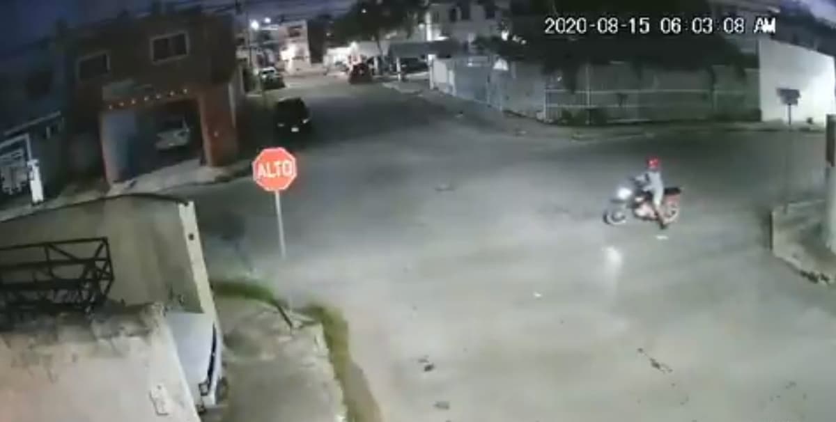 Video: Motociclistas asaltan a dos personas en Andalucía, Cancún