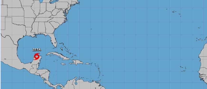 "Zeta" se degrada a tormenta tropical y sigue su paso por la Península de Yucatán