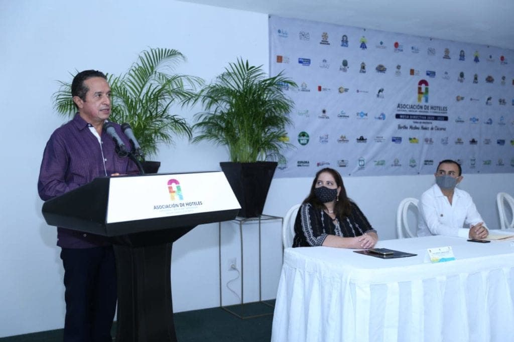 Insta Carlos Joaquín a afrontar la captación de turismo con las medidas y garantías para hacerlo