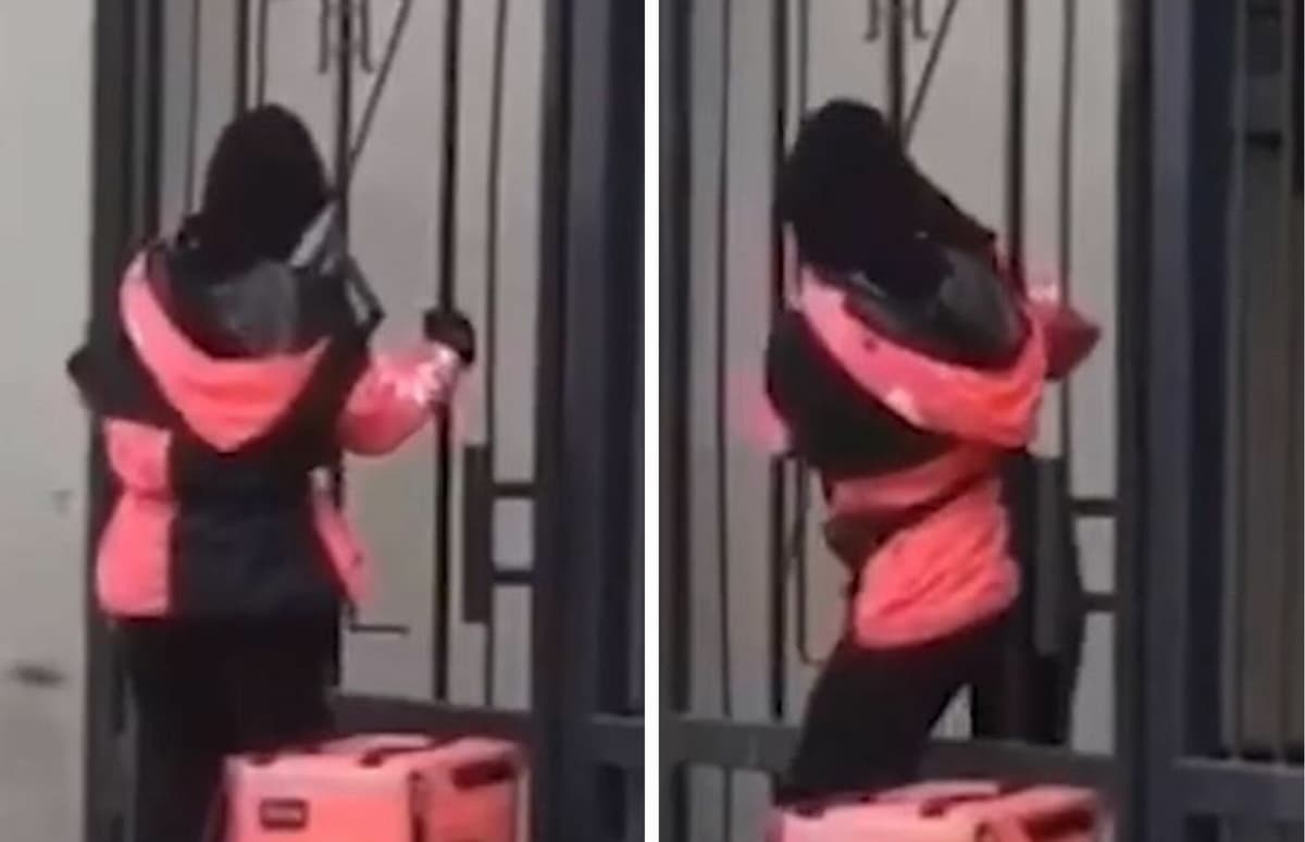 VIDEO: Repartidora entrega 'como sea' un pedido tras encontrar una puerta cerrada