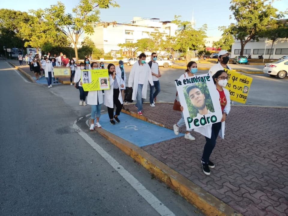 Protesta personal médico del IMSS, exige aparición de internista desaparecido