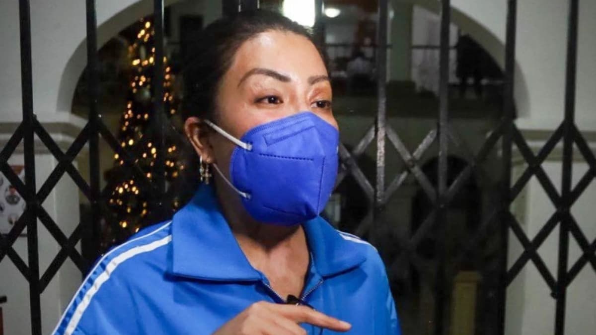 Acusan a saxofonista María Elena Ríos y a su hermana de golpear a una mujer; custodiaban hospital de su agresor