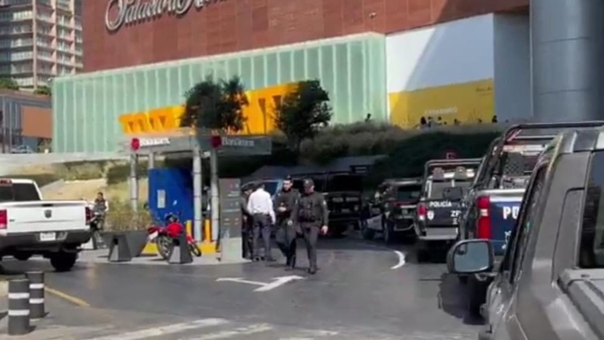 Ejecutan a dos personas en centro comercial de Zapopan, Jalisco