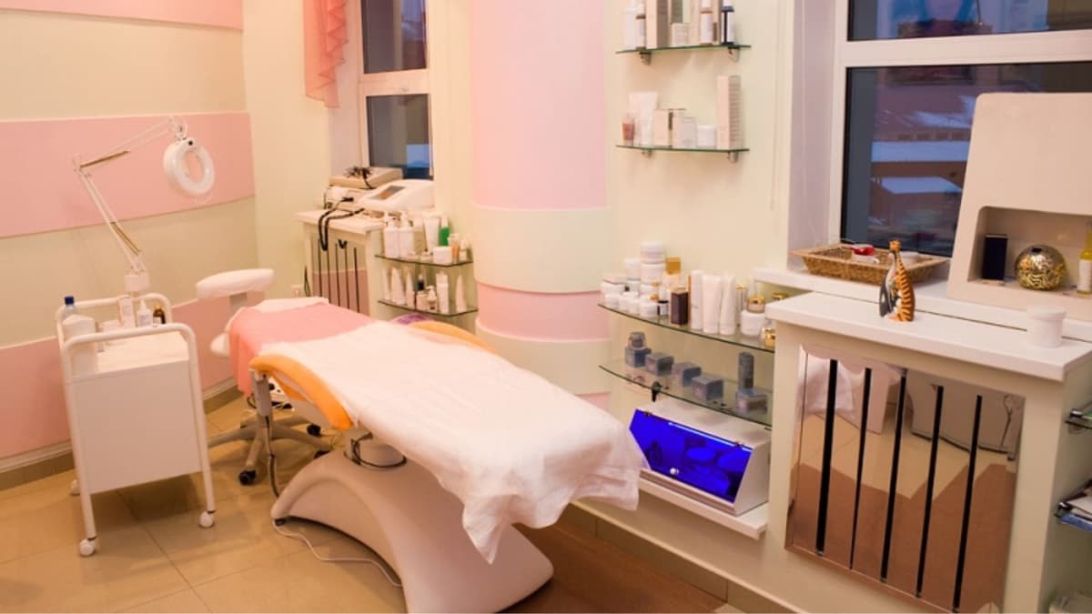 Denuncian estafa de clínica estética en CDMX y Edomex; contrataron sus servicios y la empresa desapareció