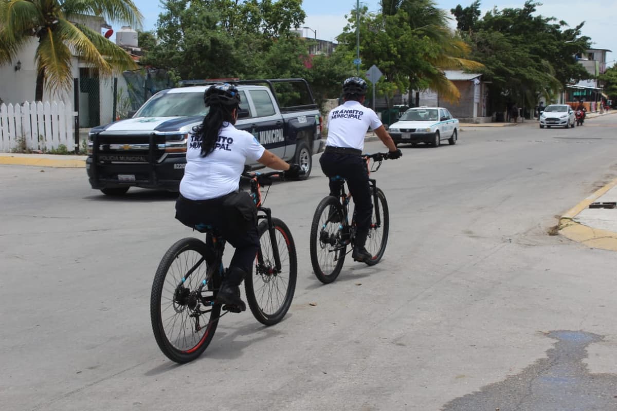 Policía de Solidaridad refuerza seguridad vial a bordo de bicicletas