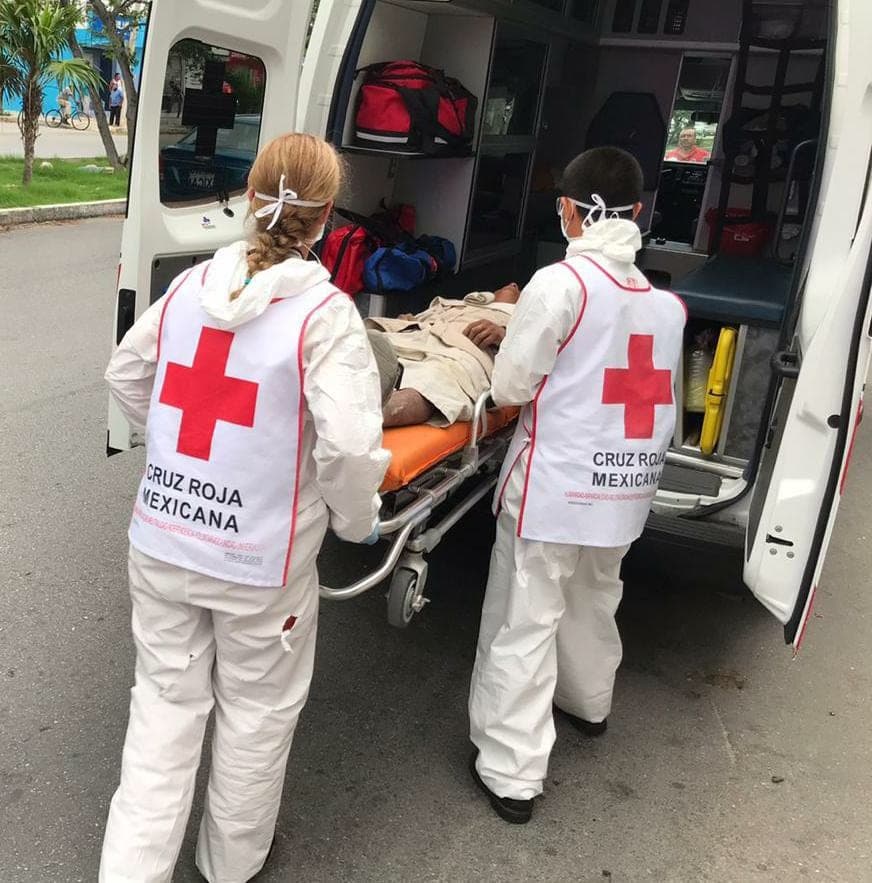 Hombre se encuentra grave tras recibir descarga eléctrica en Cancún