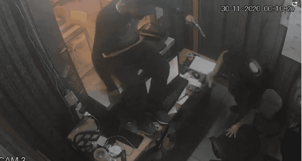 Videos: Captan asalto a punta de pistola en restaurante de Cancún
