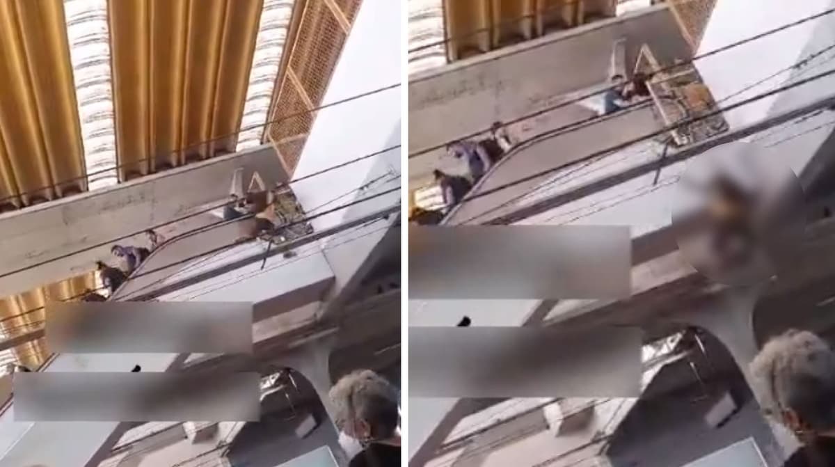 VIDEO: Muere adulto mayor al caer de escaleras eléctricas tras esquivar un carrito atorado