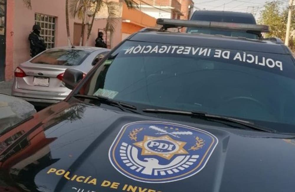 Hallan muerto y con su patrulla calcinada a agente de la Fiscalía de CDMX en terreno de Chalco, Edomex