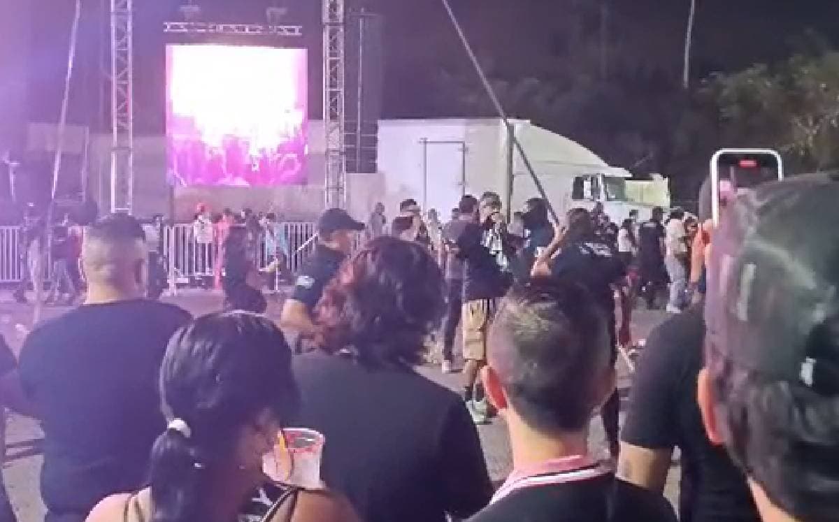 Investigan a policía que roció gas pimienta a familias en concierto en Colima
