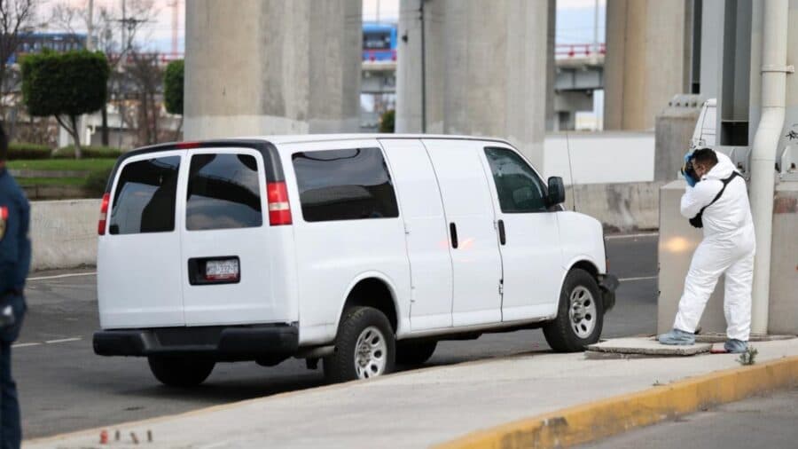 Mujer es asesinada a balazos mientras conducía sobre la Calzada Ermita-Iztapalapa, en CDMX