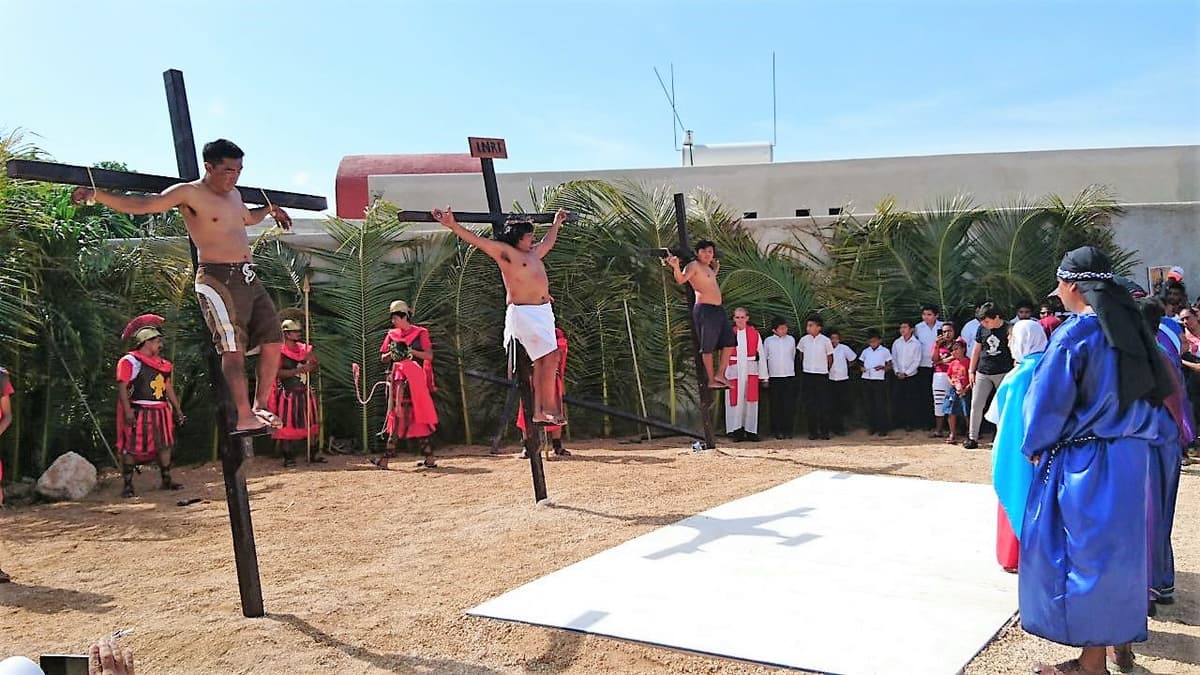 Atestiguan tulumnenses la crucifixión de Cristo