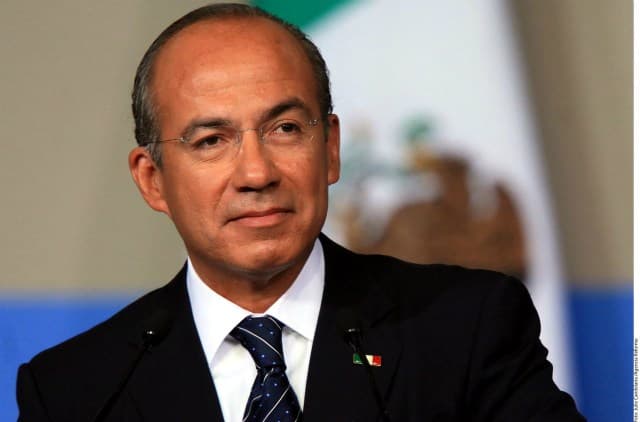 Tunden en redes a Felipe Calderón por decir que le plantará la cara a la "4T"