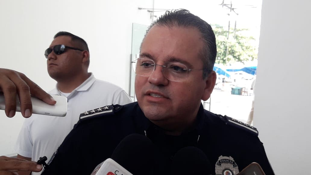 Capella limpia la corporación de malos elementos; dan de baja a 100 policías