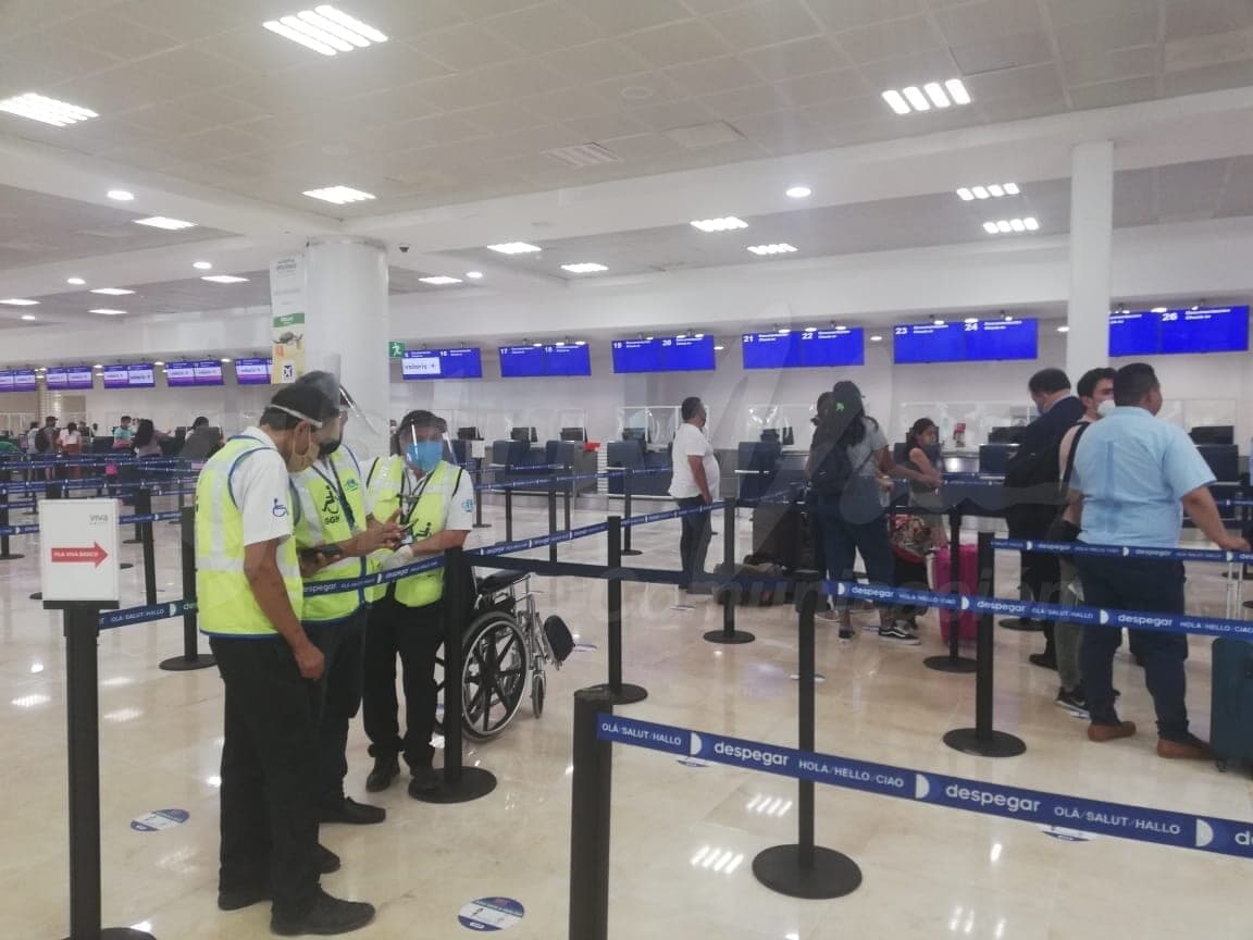 Detienen a 17 migrantes centroamericanos en el Aeropuerto Internacional de Cancún