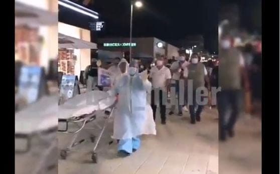 Con peculiar desfile en la Quinta Avenida de Playa del Carmen, invitan a turistas a cuidarse