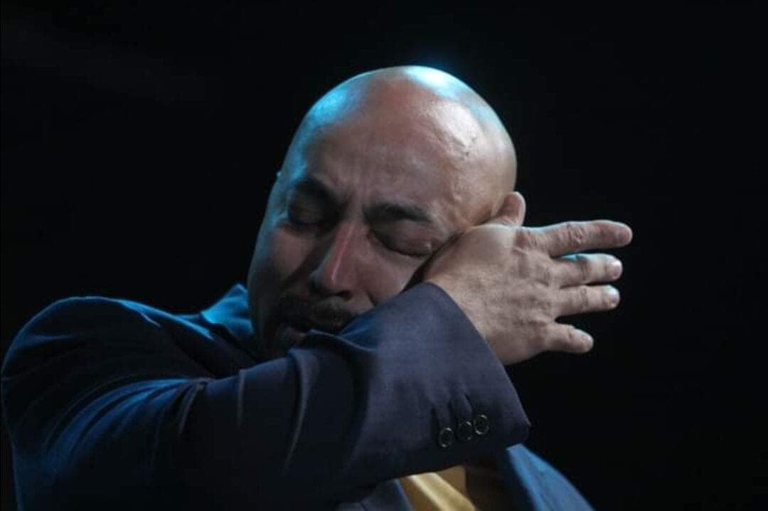 VIDEO: Lupillo Rivera sustituye la cara de Belinda con diseño hecho por su hijo