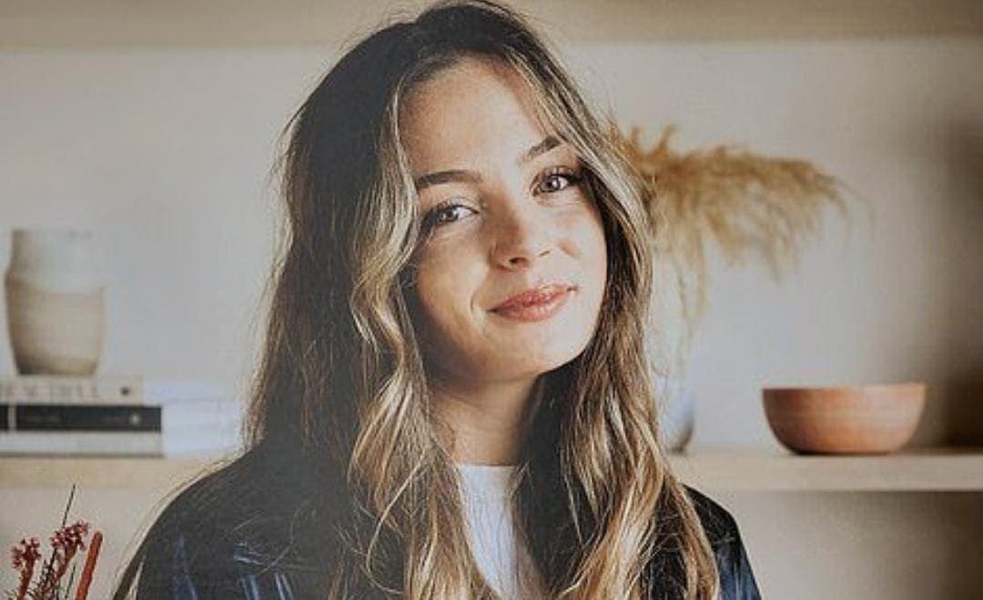 Asesinan a universitaria en mueblería de lujo; arrestan al sospechoso