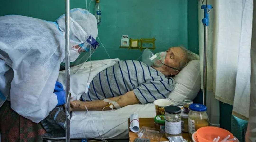 Denuncian falta de oxígeno en Ucrania; en riesgo miles de enfermos