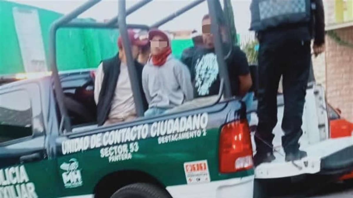 Arrestan al hijo del encargado de un panteón en CDMX por exhumar cuerpos ilegalmente