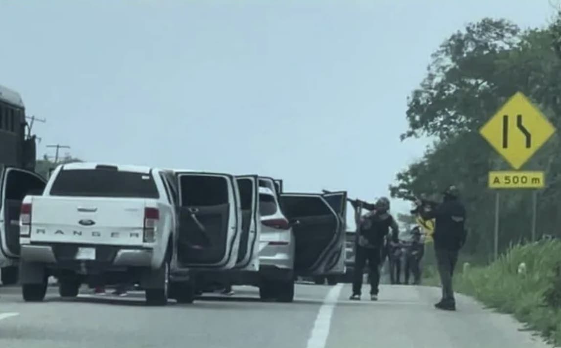 VIDEO: Grupo armado secuestra a 14 trabajadores de la Secretaría de Seguridad de Chiapas