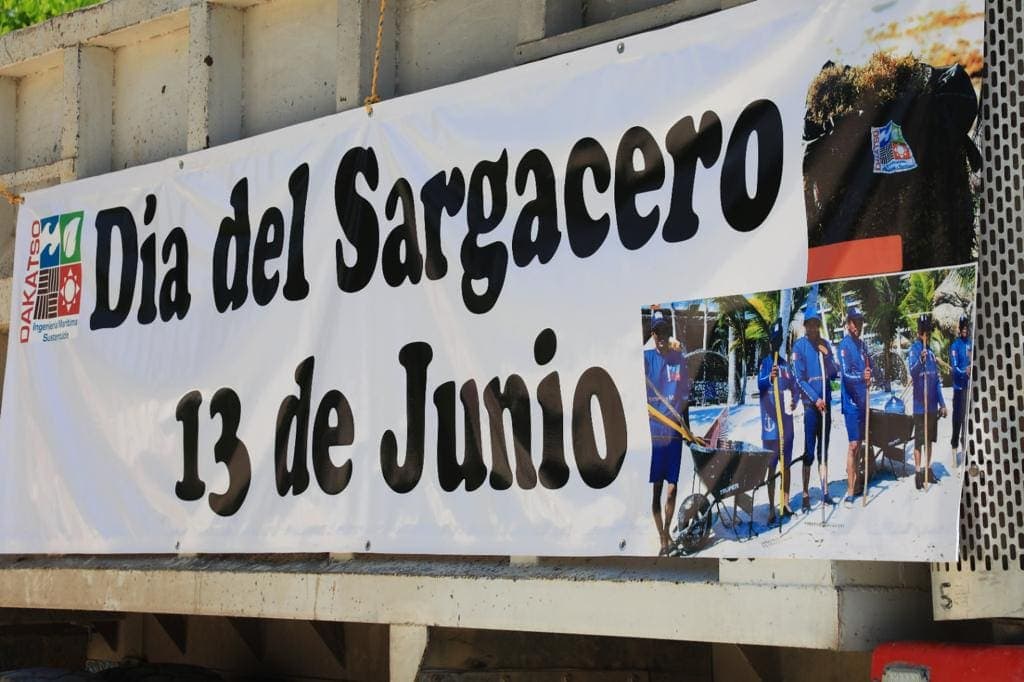 Realizan jornadas de limpieza de playas en el marco del Día Sargacero en Quintana Roo