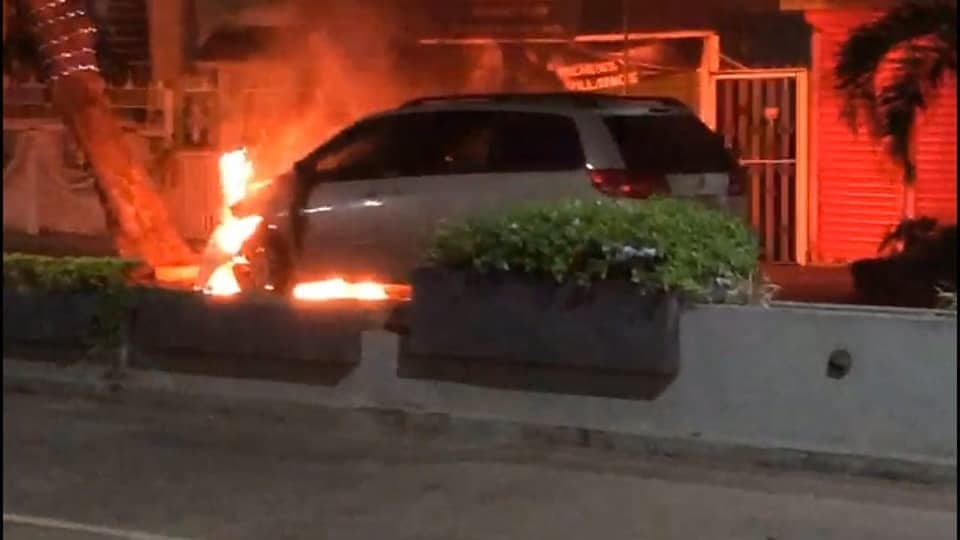 Decenas de autos fueron incendiados en Villahermosa en la madrugada
