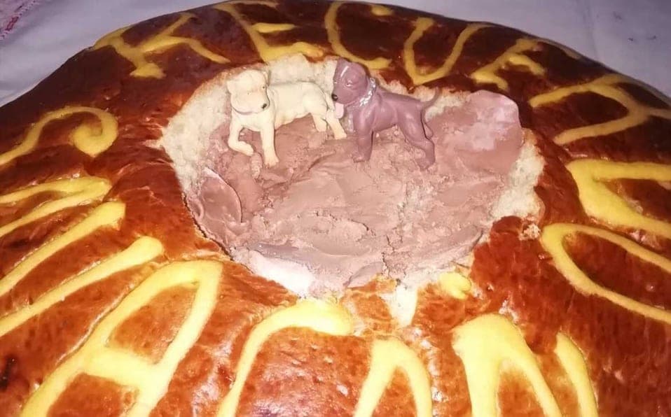 ¡Recién horneado! Crean en Puebla el 'Pan Socavón' con los perritos incluidos