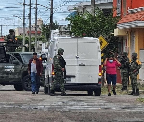 Detienen a un ex militar con armamento prohibido y equipo de radiocomunicación