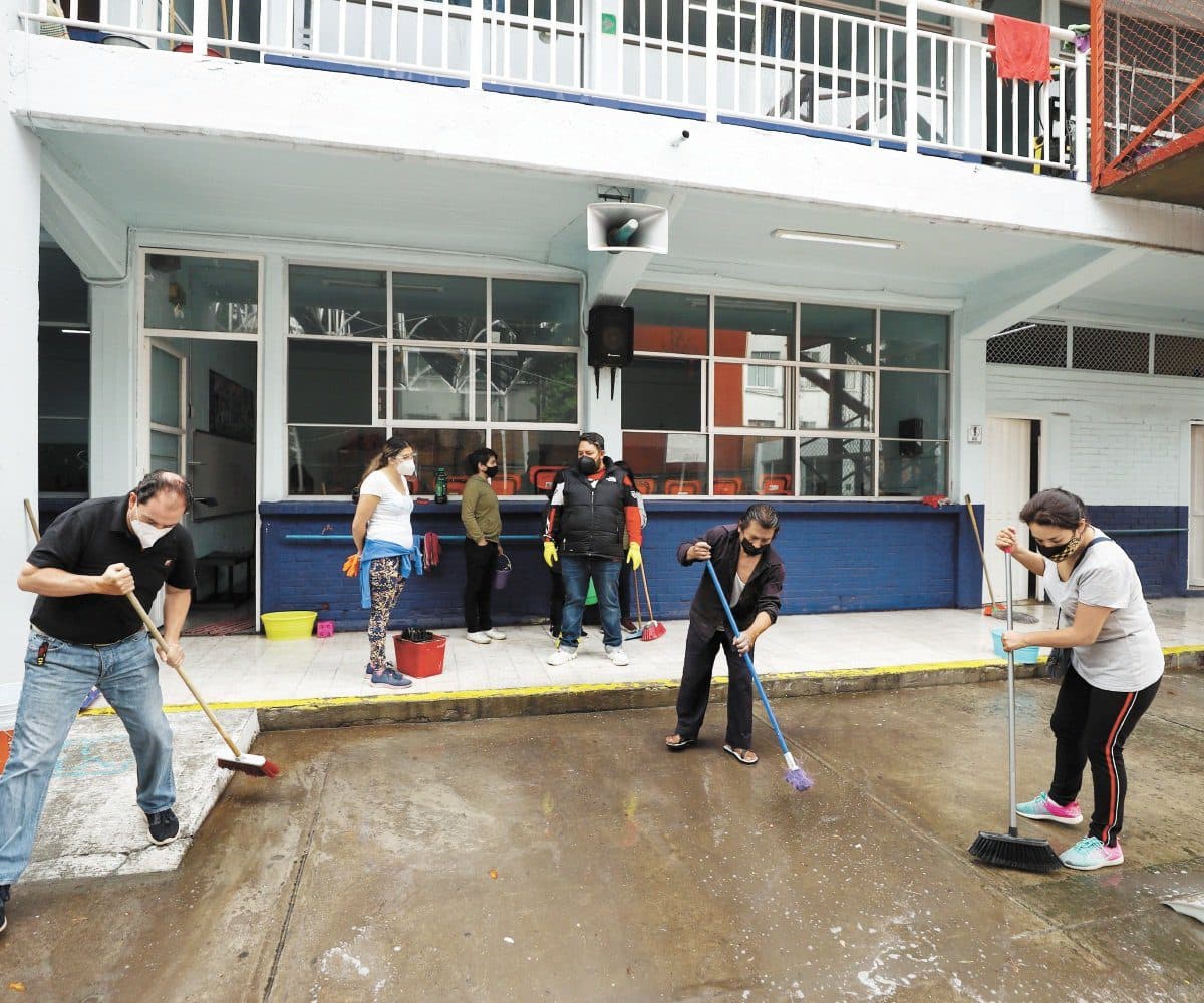 Pide SEP a padres de familia sumarse a las jornadas de limpieza en escuelas