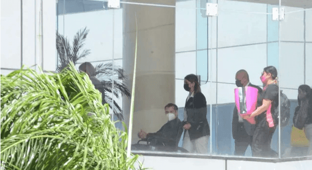 Jaime Rodríguez Calderón, “el Bronco”, sale del hospital privado Doctors Hospital