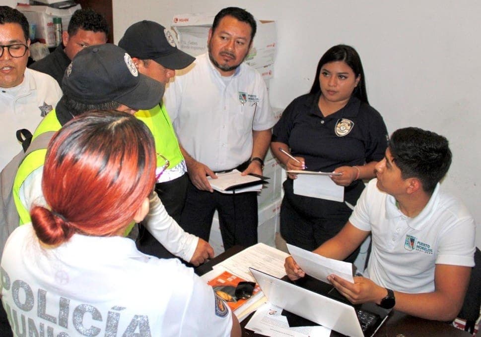 Atiende Blanca Merari demandas de policías de Puerto Morelos