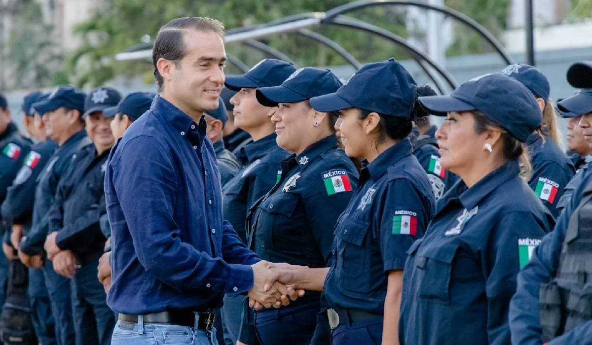 Diego Castañón entrega nuevos vehículos para brindar servicios de calidad a familias de Tulum