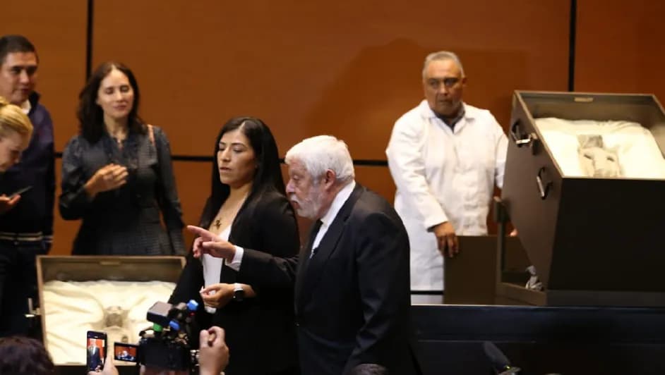 Perú desmiente cuerpos "no humanos" presentados por Maussan en San Lázaro