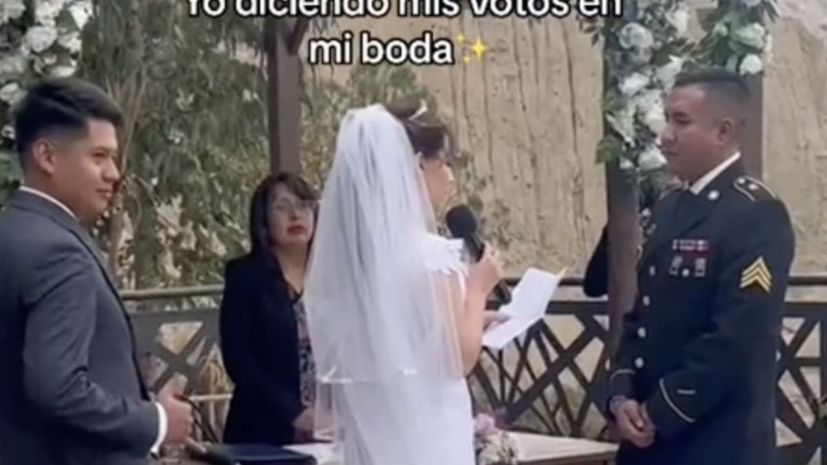 VIDEO: Se viralizan los graciosos votos de una novia en plena ceremonia