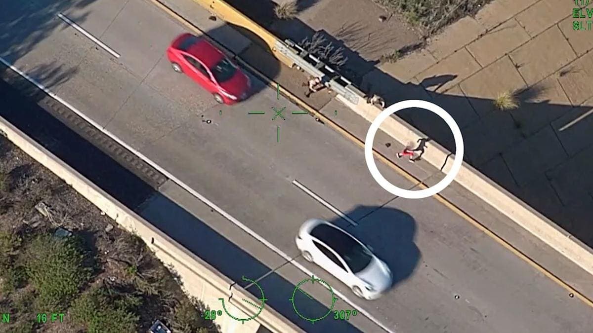 Video: Rescatan a niño con autismo que corría por una autopista en Estados Unidos
