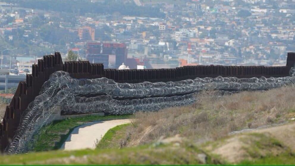 Donald Trump aprueba más de 300 mdd para continuar construcción del muro fronterizo con México