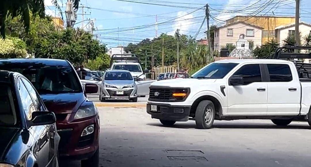 Disparan a socio conductor de Uber cerca de los edificios California en Cancún